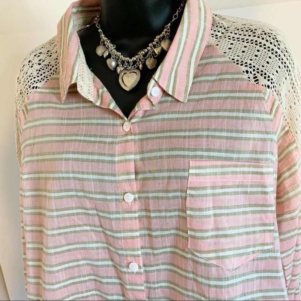 ⬇️Hem& Thread top! Size L